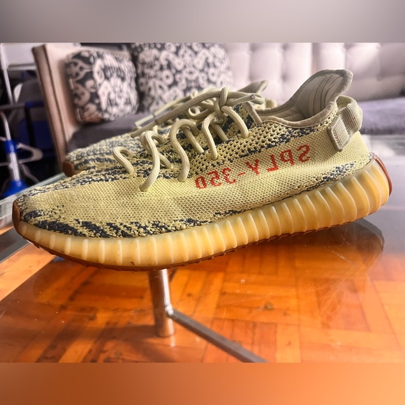 Adidas Yeezy boots - Picture 2 of 6